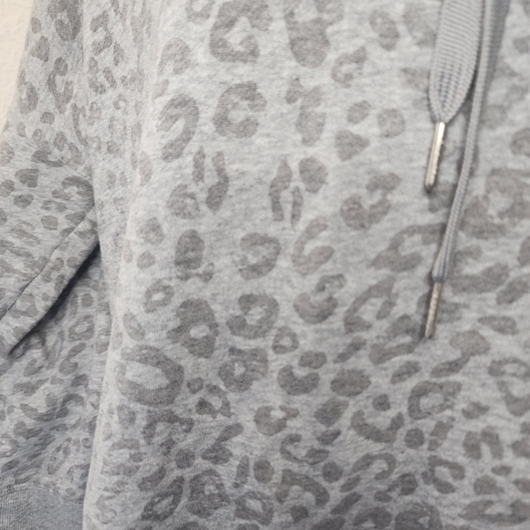 Calvin Klein Women's Size XLarge Leopard Animal Print Cowl Neck Sweatshirt Box2 - Picture 2 of 12